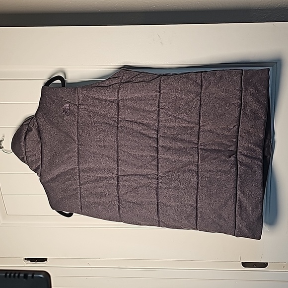 North Face Heather XL purple puffer vest - Picture 12 of 12
